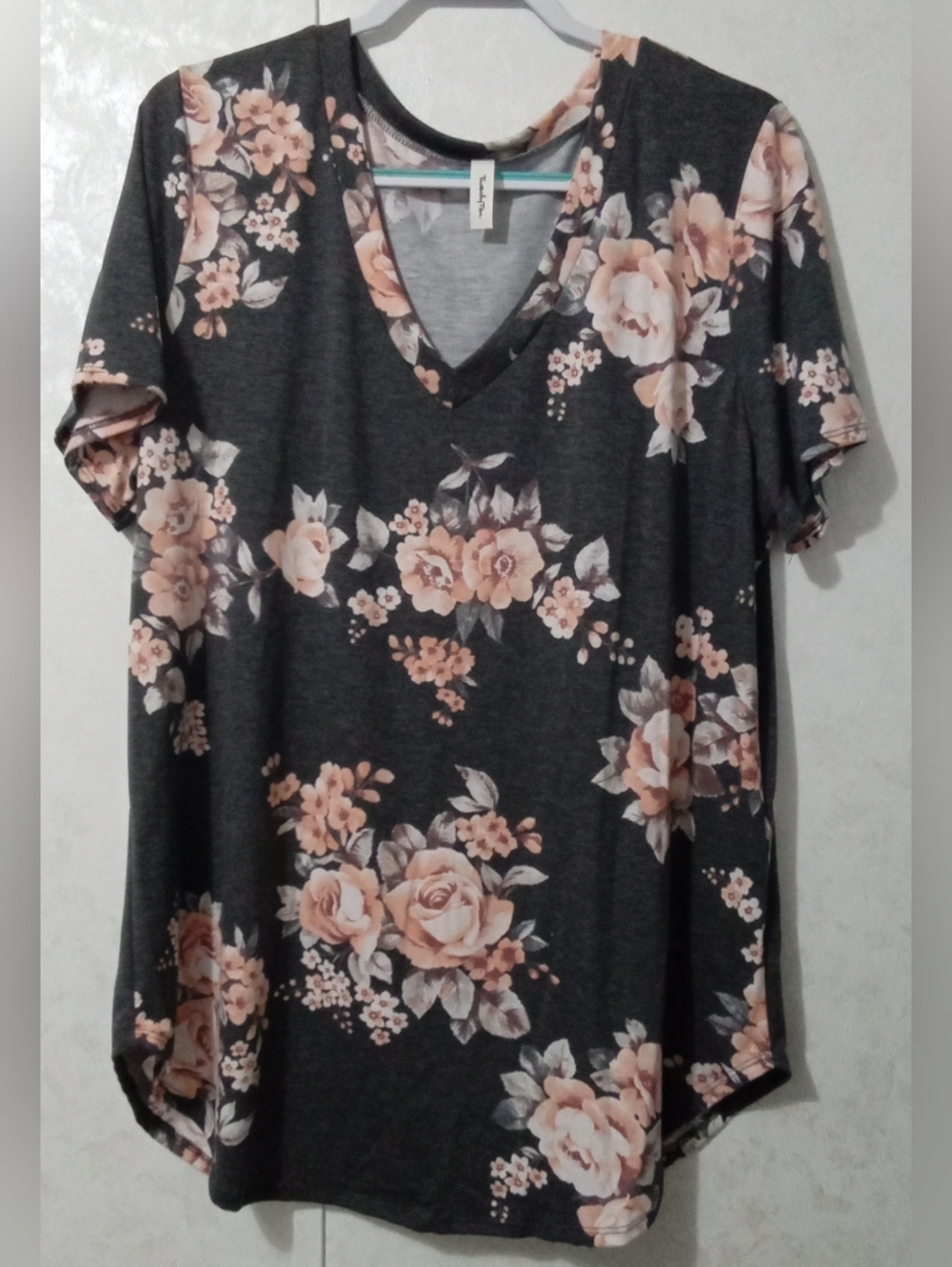 Twenty Ten Floral V-Neck Short Sleeve Tee - Charcoal/Blush Pink Size 3X